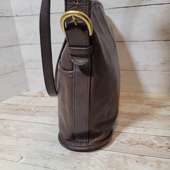 Coach 90s Vintage Bleeker Bucket Bag in brown - Picture 10 of 14